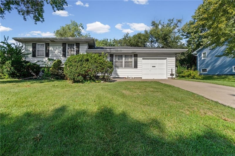 7426 Stearns St, Shawnee, KS 66203