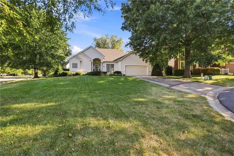 1403 NE Glenfield Ct, Blue Springs, MO 64014