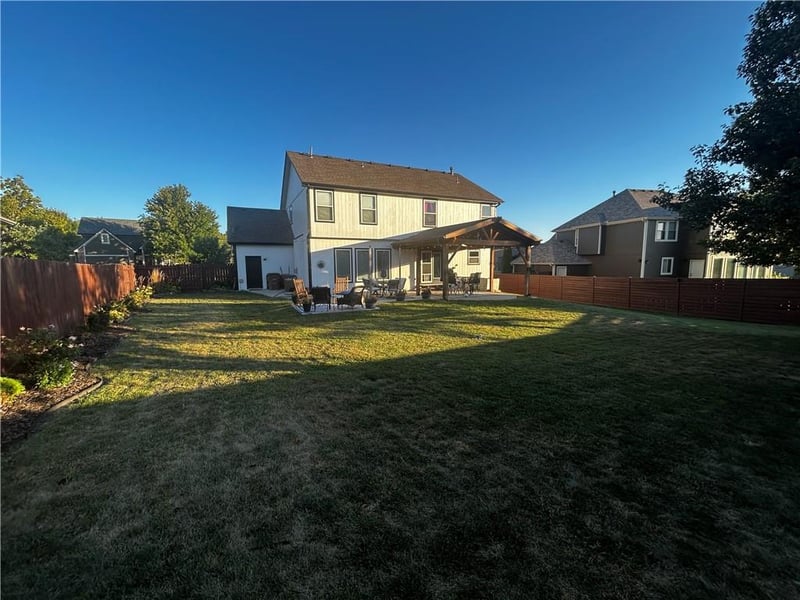 110 S Eastglen Dr, Raymore, MO 64083