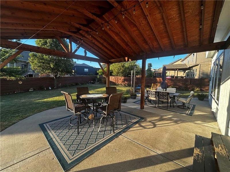 110 S Eastglen Dr, Raymore, MO 64083