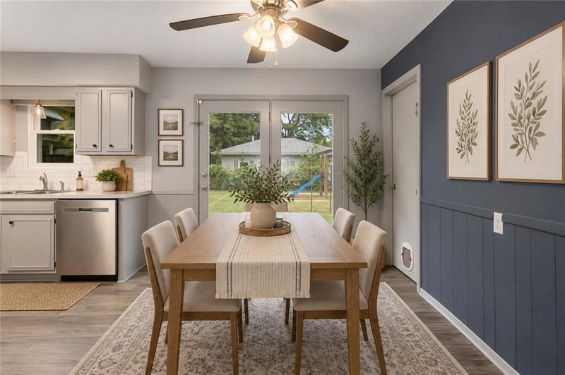 7510 Oak St, Pleasant Valley, MO 64068