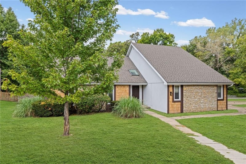 8300 Grant Ave, Overland Park, KS 66212