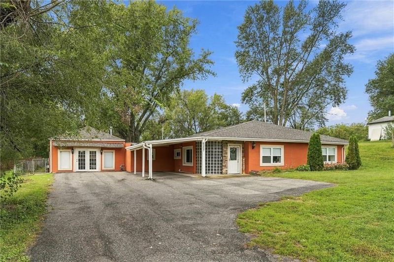 6207 Leavenworth Rd, Kansas City, KS 66104