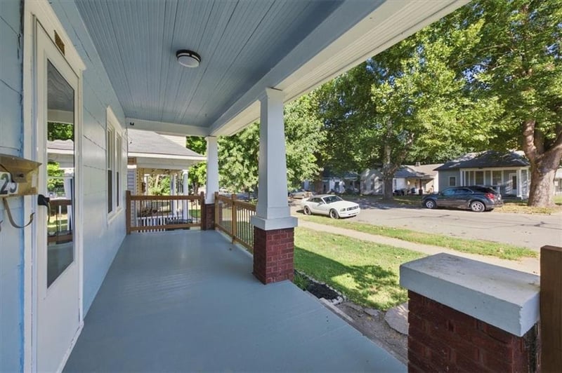 825 Ottawa St, Leavenworth, KS 66048