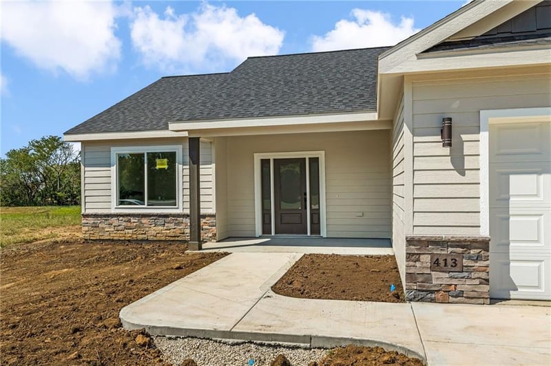 413 Rockers Dr, Baldwin City, KS 66006