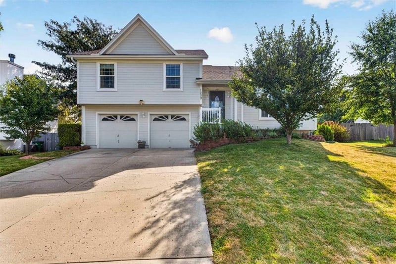 1009 NE Florence Ave, Lee's Summit, MO 64086