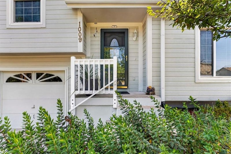 1009 NE Florence Ave, Lee's Summit, MO 64086