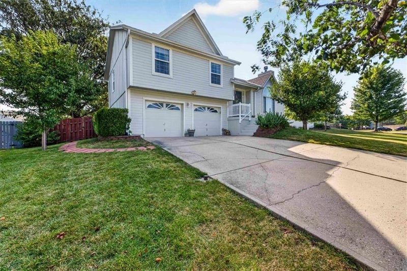 1009 NE Florence Ave, Lee's Summit, MO 64086