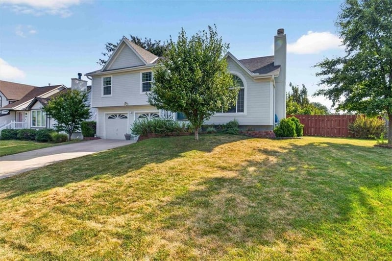 1009 NE Florence Ave, Lee's Summit, MO 64086