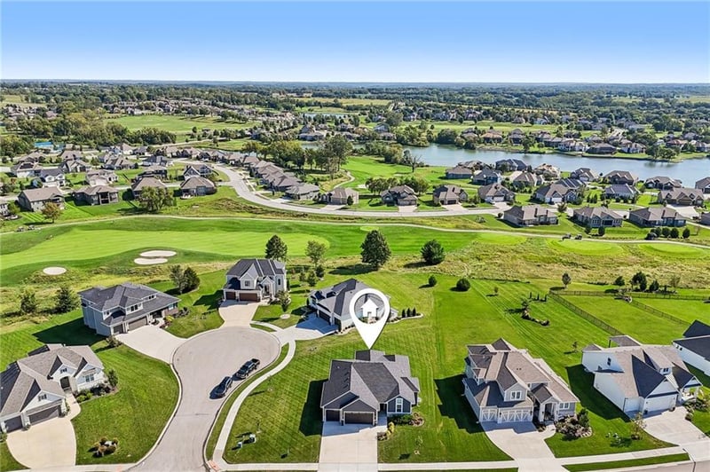 4391 Aspen Dr, Basehor, KS 66007