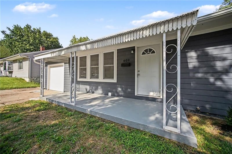 609 N Sunset Dr, Independence, MO 64050
