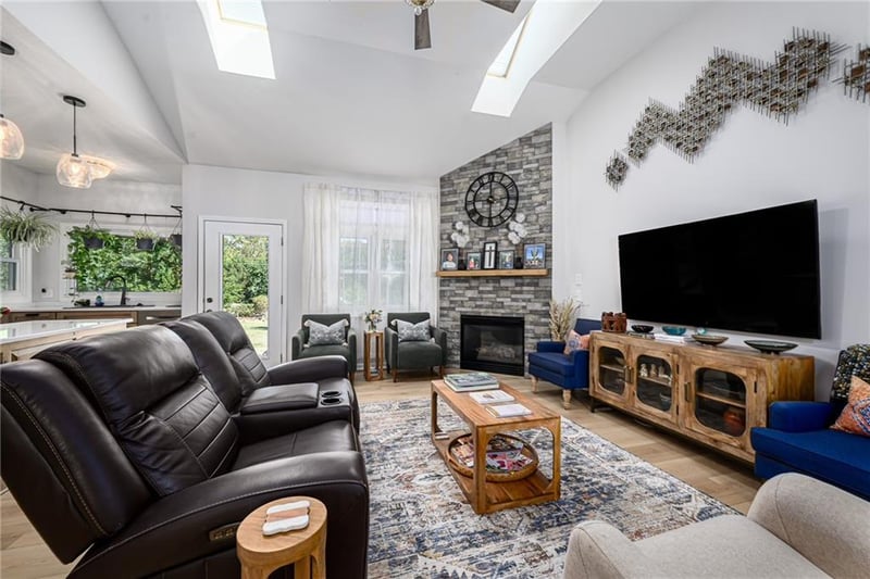 1104 Wagon Wheel Rd, Lawrence, KS 66049