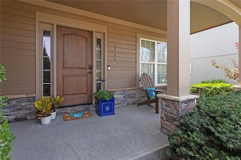 1725 NE Nine Oaks Dr, Lee's Summit, MO 64086