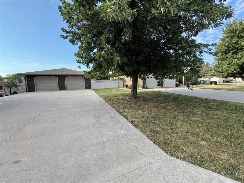 1325 Penobscot St, Burlington, KS 66839