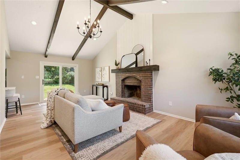 325 SE Brownfield Dr, Lee's Summit, MO 64063
