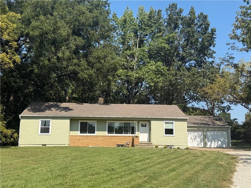 1704 E Mechanic St, Harrisonville, MO 64701
