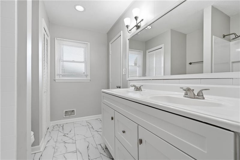 3920 Crane Ave, Independence, MO 64055