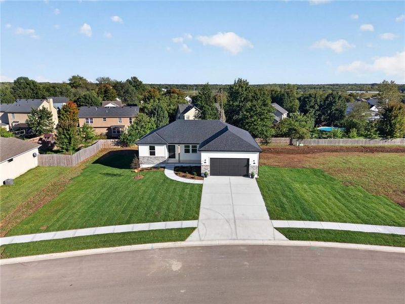 1415 Thomas Dr, Louisburg, KS 66053