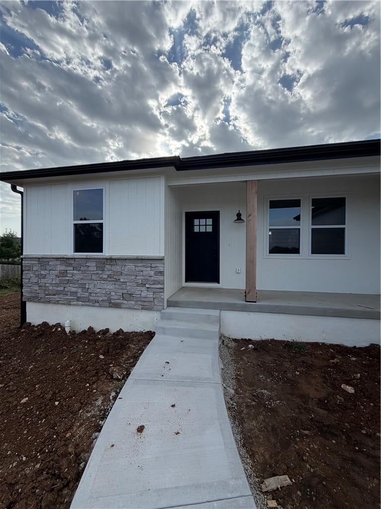 1415 Thomas Dr, Louisburg, KS 66053