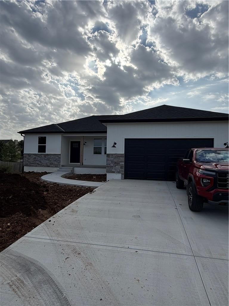 1415 Thomas Dr, Louisburg, KS 66053