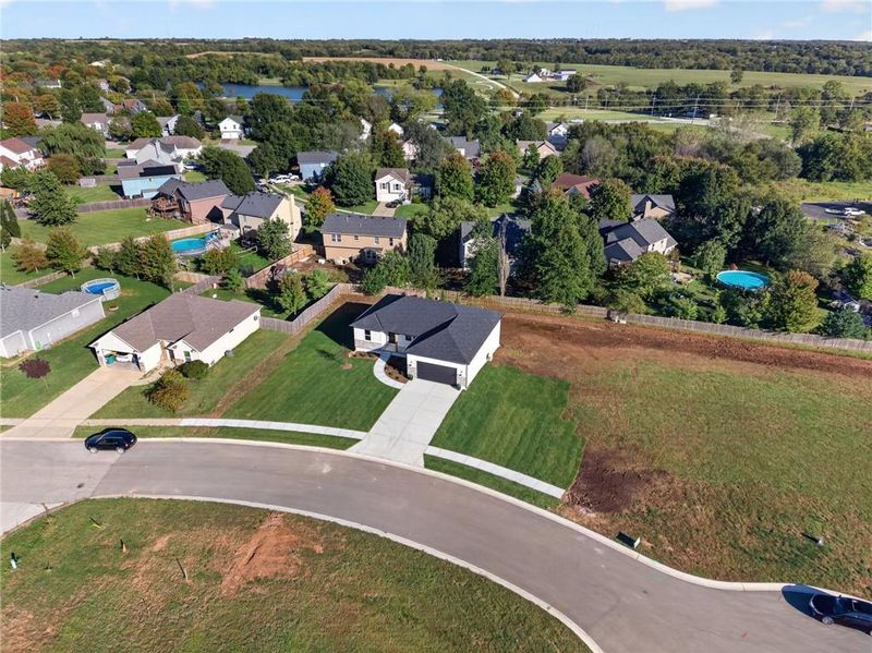 1415 Thomas Dr, Louisburg, KS 66053