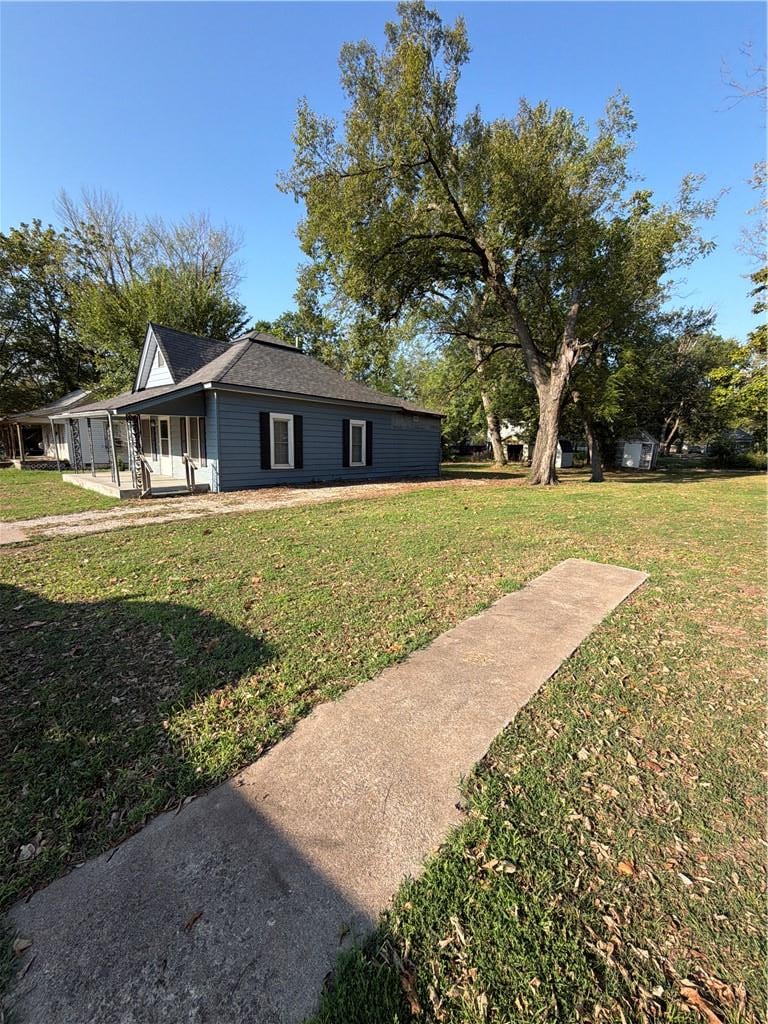 216 N 4th St, Iola, KS 66749