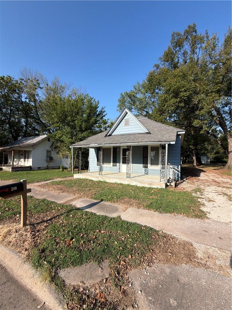 216 N 4th St, Iola, KS 66749