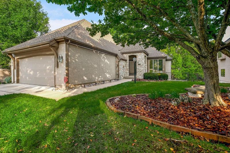 12805 Cedar St, Leawood, KS 66209