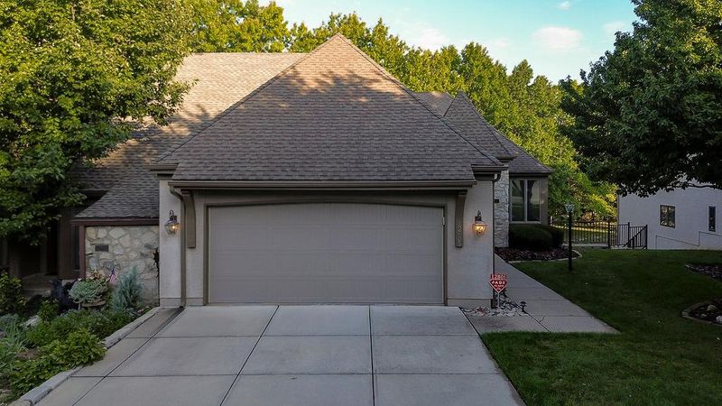 12805 Cedar St, Leawood, KS 66209