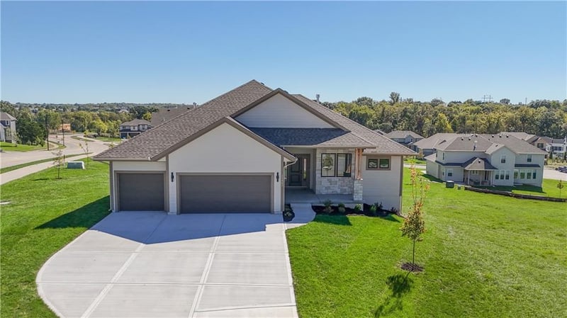 23903 Clear Creek Pw, Shawnee, KS 66226