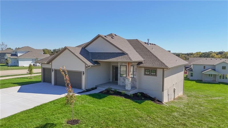 23903 Clear Creek Pw, Shawnee, KS 66226