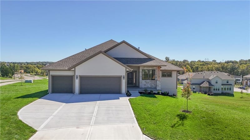 23903 Clear Creek Pw, Shawnee, KS 66226