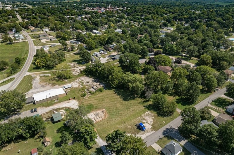 N 13th Ter, Savannah, MO 64485