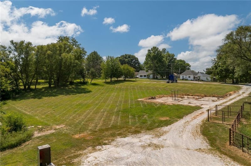 N 13th Ter, Savannah, MO 64485