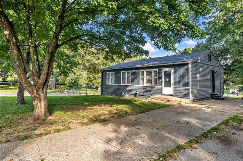 604 W 38th St, Independence, MO 64050