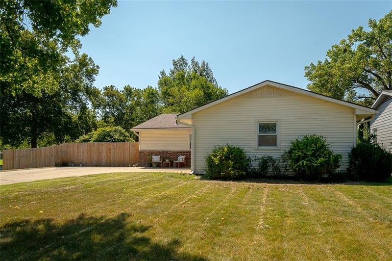 622 E 10th St, Ottawa, KS 66067