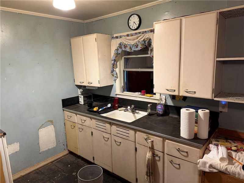 8020 Wabash Ave, Kansas City, MO 64132