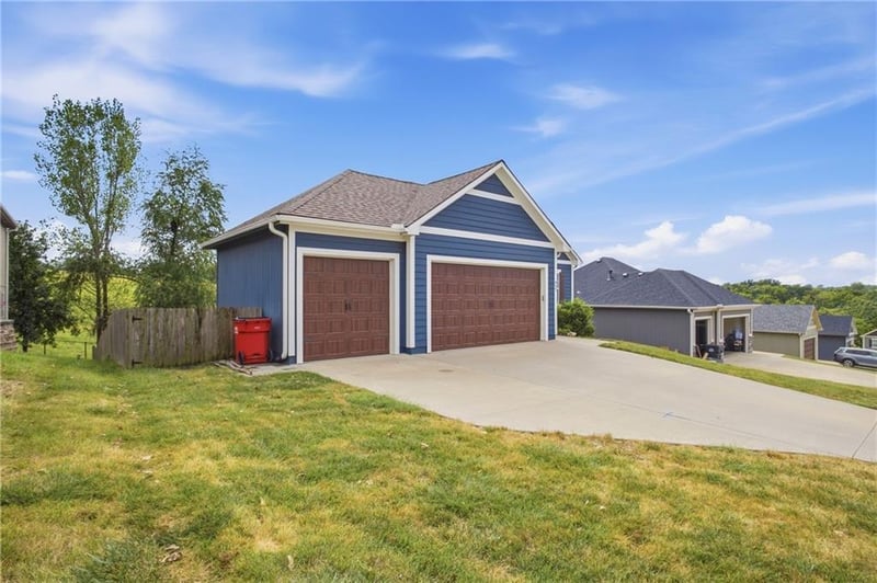 807 SW Mill Creek Ct, Grain Valley, MO 64029