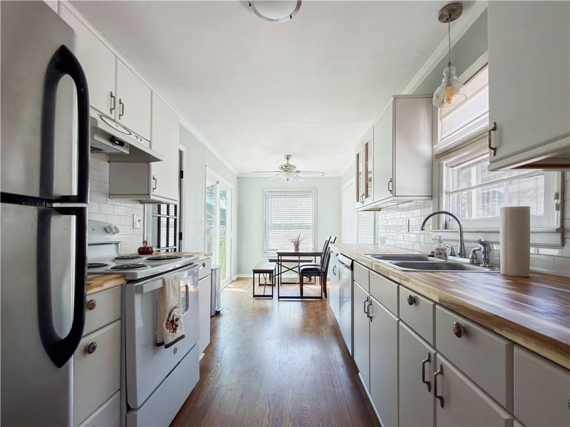 1007 E 22nd Ave, North Kansas City, MO 64116