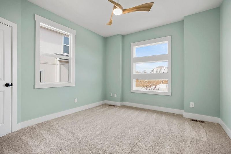 17521 Manor St, Overland Park, KS 66085