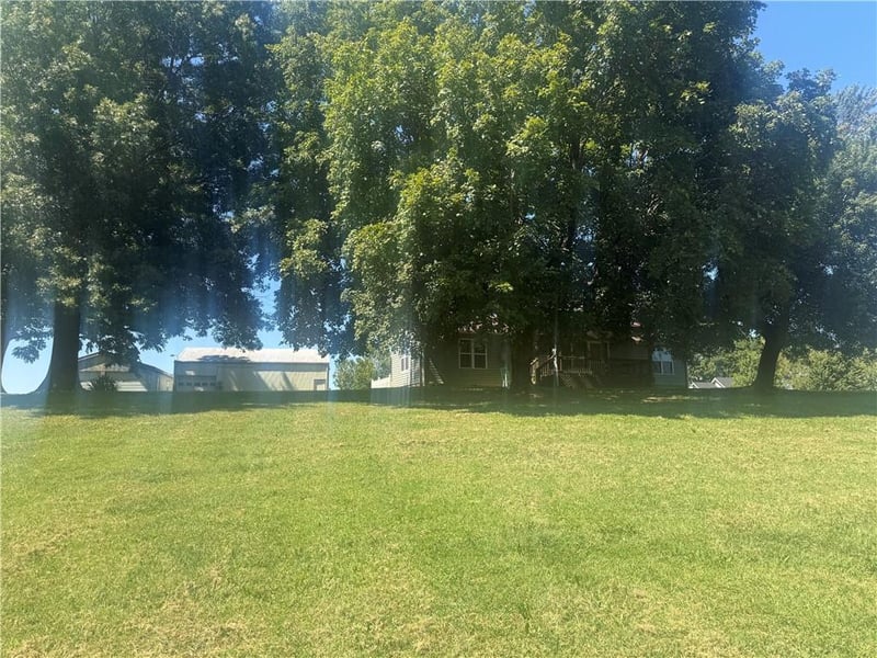 663 Golf Rd, Lexington, MO 64067