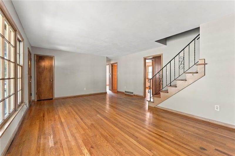 3515 W 49th St, Roeland Park, KS 66205