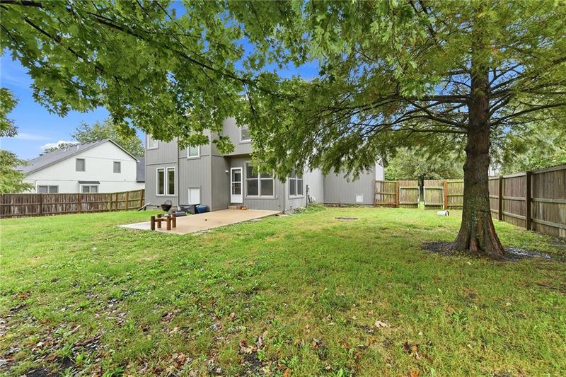 1404 Cedar Ridge Cir, Raymore, MO 64083