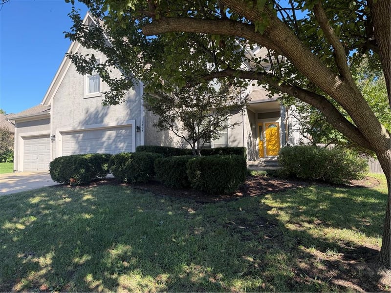 1404 Cedar Ridge Cir, Raymore, MO 64083