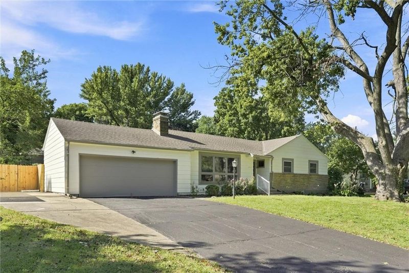 6717 W 65th Ter, Mission, KS 66202
