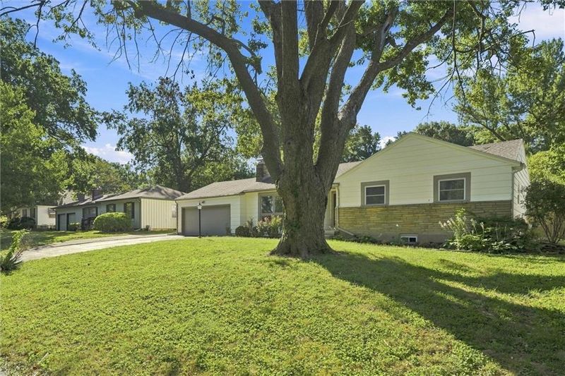 6717 W 65th Ter, Mission, KS 66202