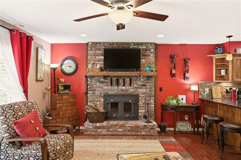 712 Shishir Rd, Peculiar, MO 64078