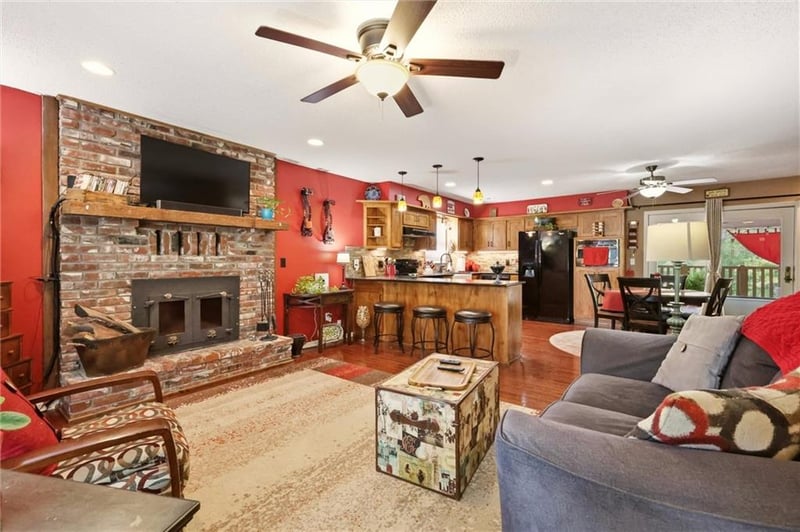 712 Shishir Rd, Peculiar, MO 64078