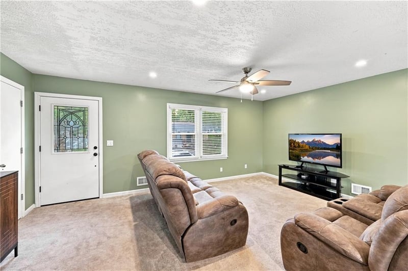 2206 S Park Ave, Oak Grove, MO 64075