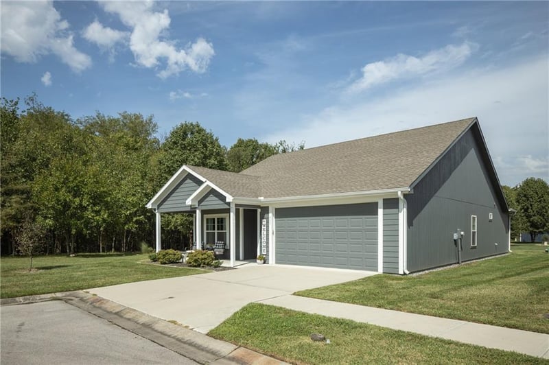 400 NE Chestnut Ct, Oak Grove, MO 64075
